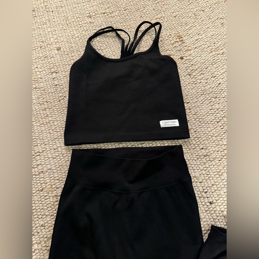 Calvin Klein Performance Ribbed Set Size small - Picture 2 of 4